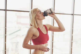 Discover the optimal timing and proper dosage of protein shakes to maximize fitness results, muscle growth, and faster post-workout recovery.