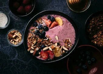 Kickstart your morning with this vibrant and nutrient-packed Breakfast Smoothie Bowl, a refreshing antioxidant-rich base.