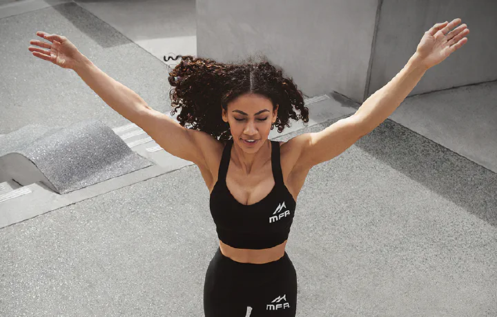 Mindset plays a vital role in transforming your fitness journey by harnessing the power of positive thinking.